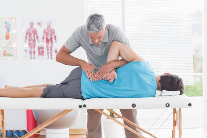 Évaluation du mal de dos avec un physiothérapeute de CORPEO