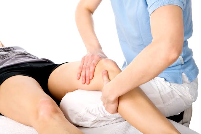 Thérapie manuelle pratiquée par un physiothérapeute de CORPEO