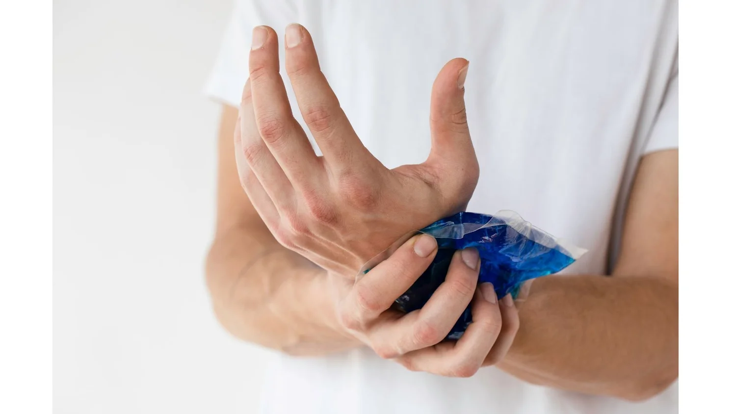 Évaluation de la douleur au poignet avec un physiothérapeute de CORPEO
